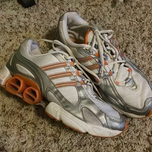 Women’s size 9 Adidas sneaker.